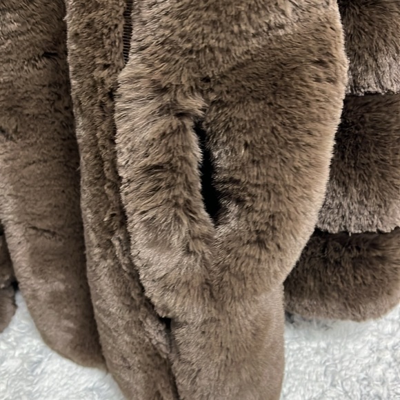 Pretty little things chocolate premium faux for vertical bubble coat size 6 - Picture 6 of 9